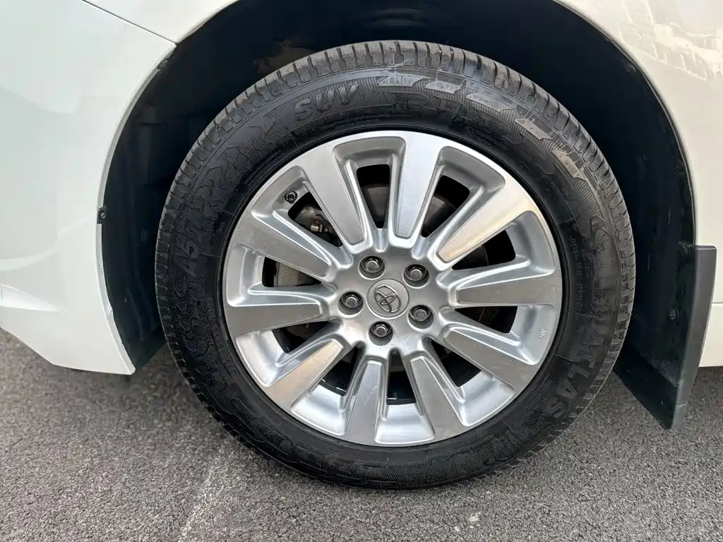 صورة 12 - Toyota Sienna