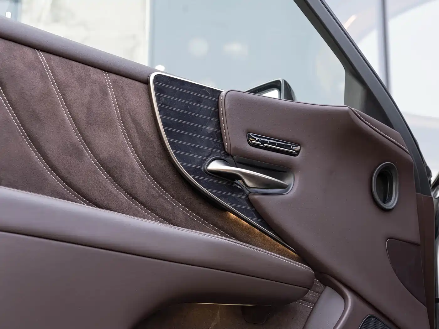 Фото 21 - Lexus LS