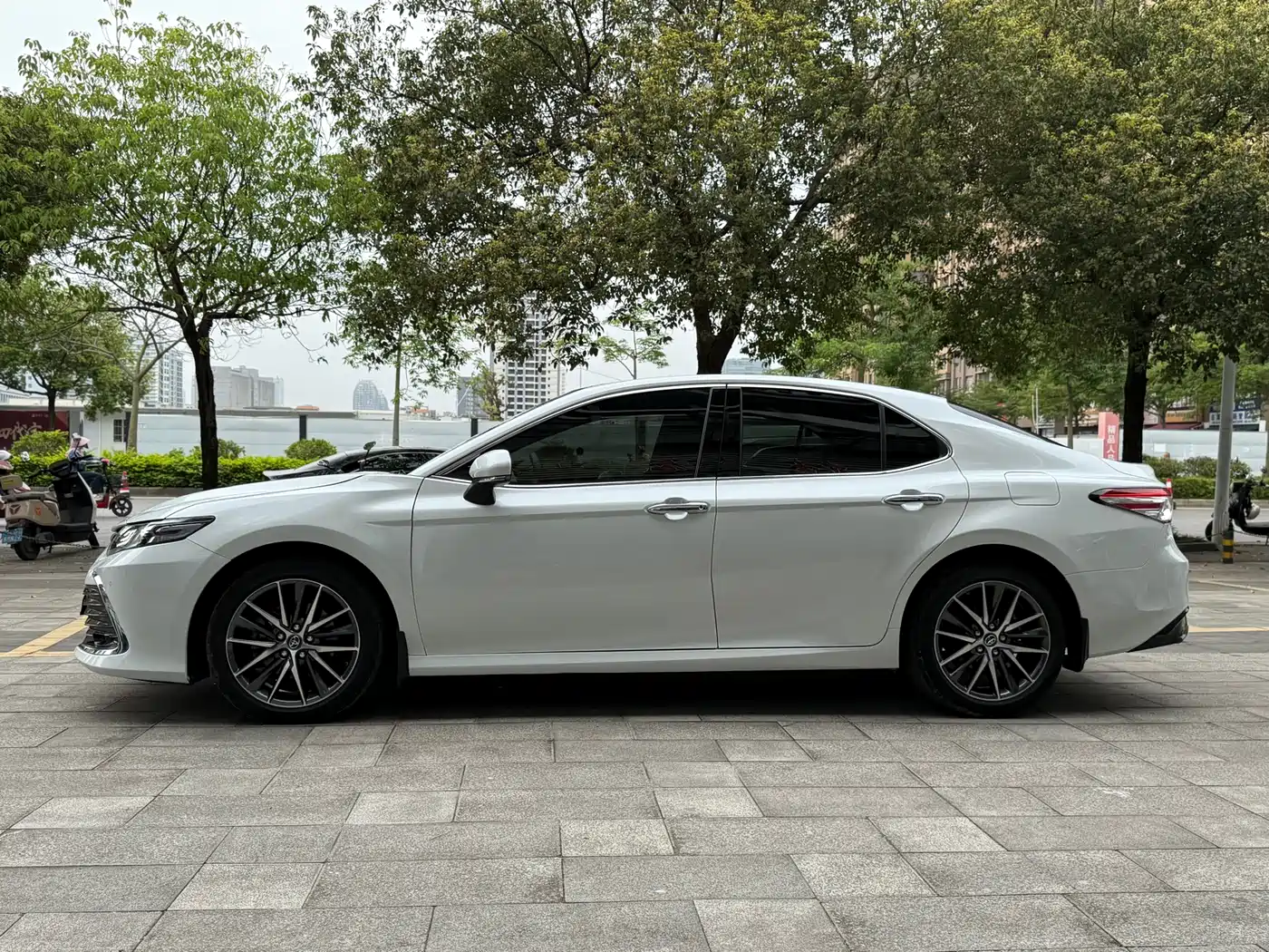 Toyota Camry 2021 2.5G Luxury Edition фото 7