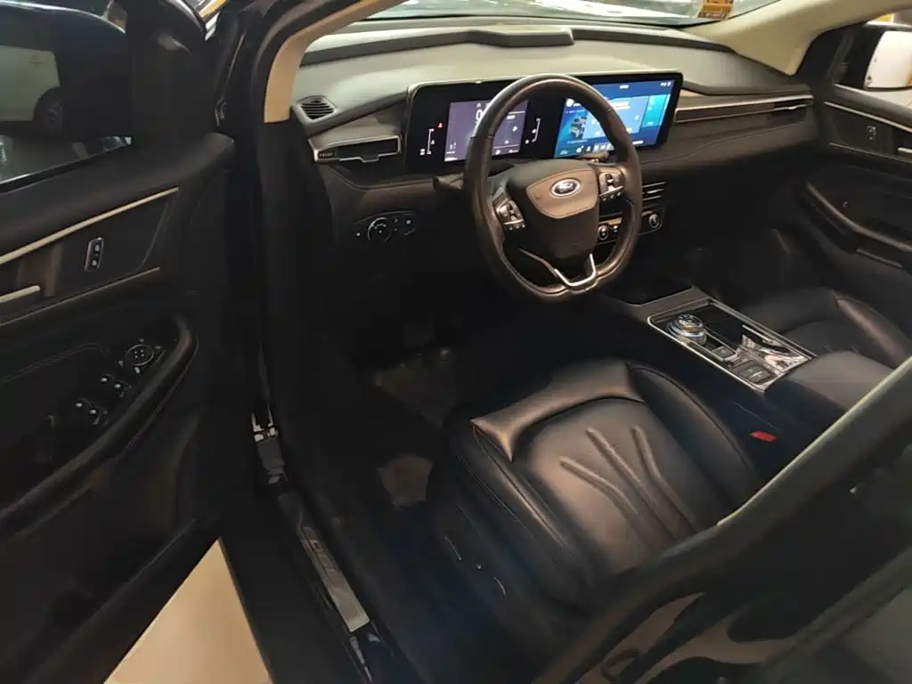 Ford Edge 2022 2021 PLUS EcoBoost 245 FWD Platinum Sharp 5-seater