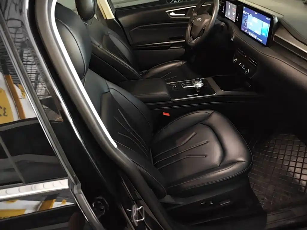 Ford Edge 2022 2021 PLUS EcoBoost 245 FWD Platinum Sharp 5-seater