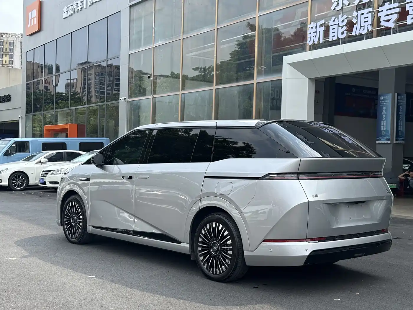 XPeng X9 2025 2025 Extended Range Edition