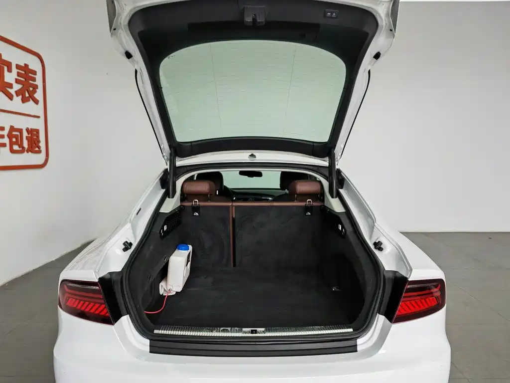 Фото 16 - Audi A7