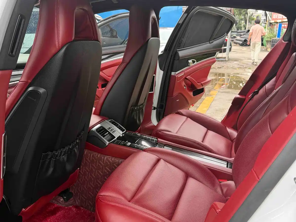 Photo 5 - Porsche Panamera