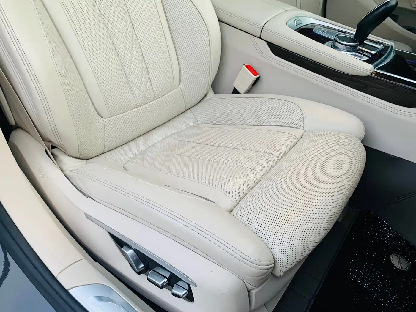 BMW 7 Series 2016 750Li xDrive 4-Seater фото 18