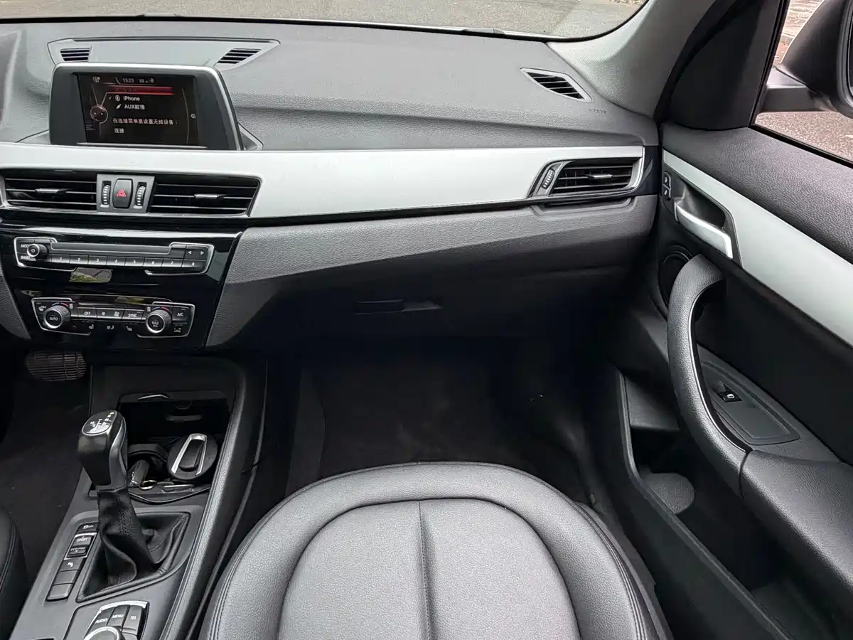 BMW X1 2016 sDrive18Li Premium Model фото 11