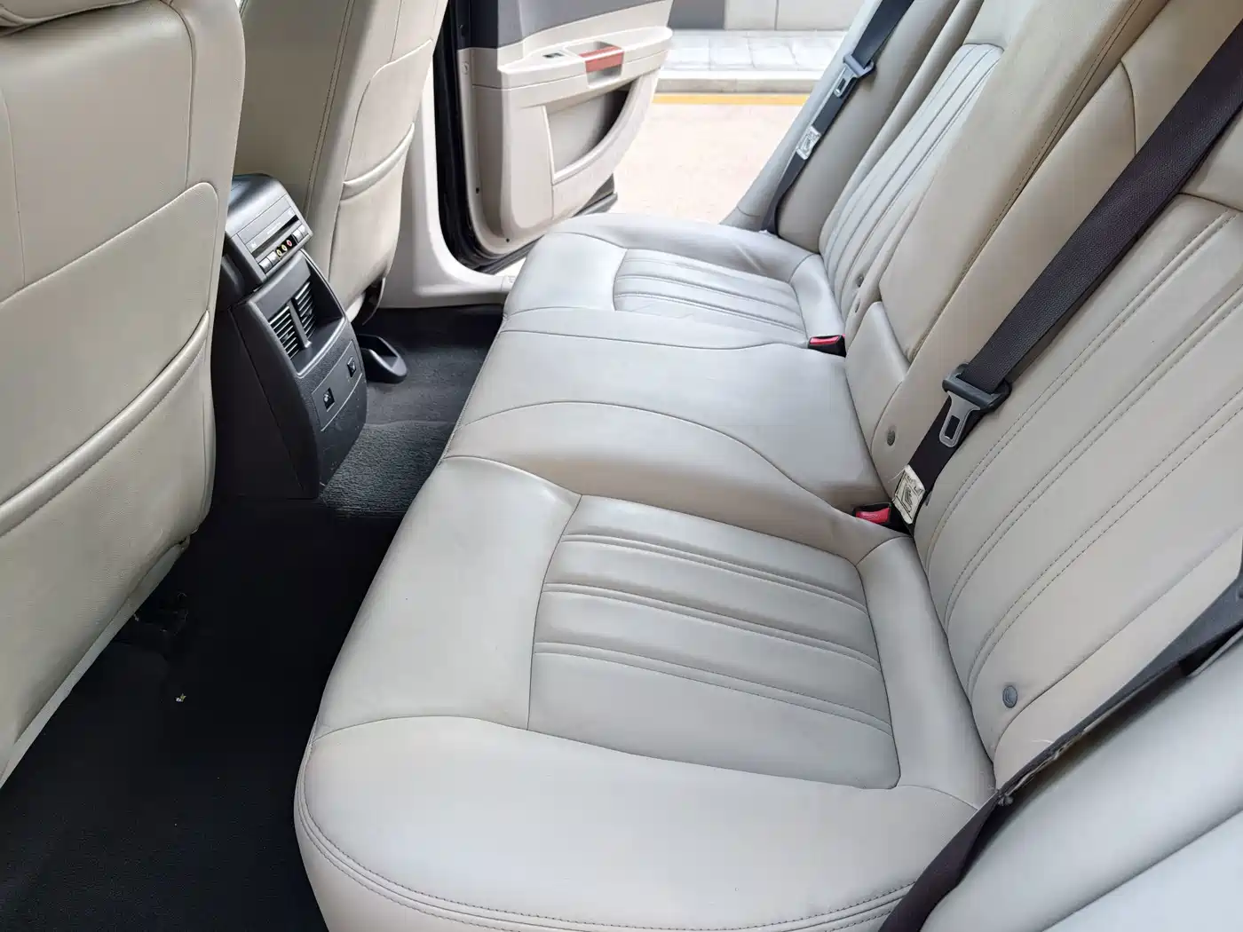 Chrysler 300C 2007 2006 Model 3.5L Luxury Navigator Edition