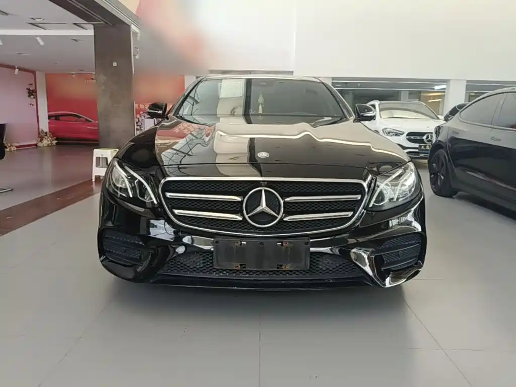 Фото 3 - Mercedes-Benz E-Class