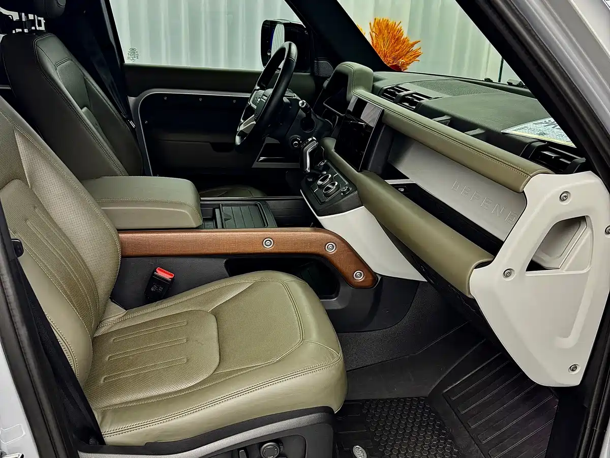 Фото 9 - Land Rover Defender