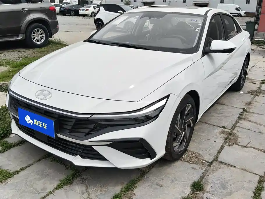 HYUNDAI ELANTRA