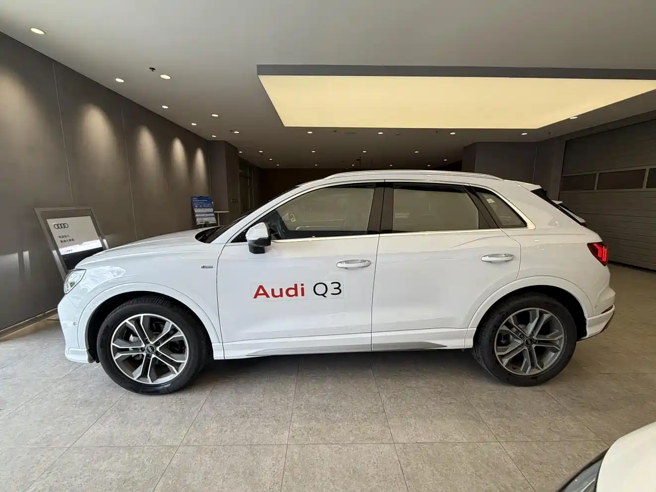 Audi Q3 2024 40 TFSI Fashion Sport фото 3