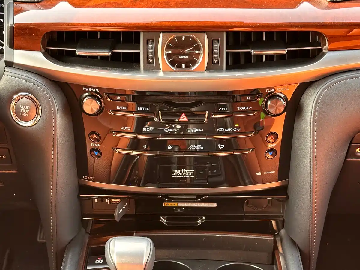 Lexus LX 2016 570 Luxury Premium Edition фото 24