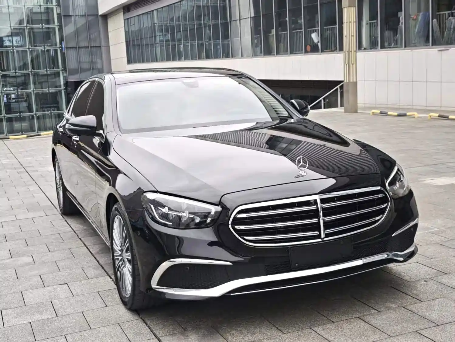 Фото 3 - Mercedes-Benz E-Class