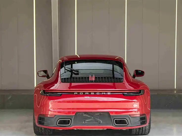 PORSCHE 911