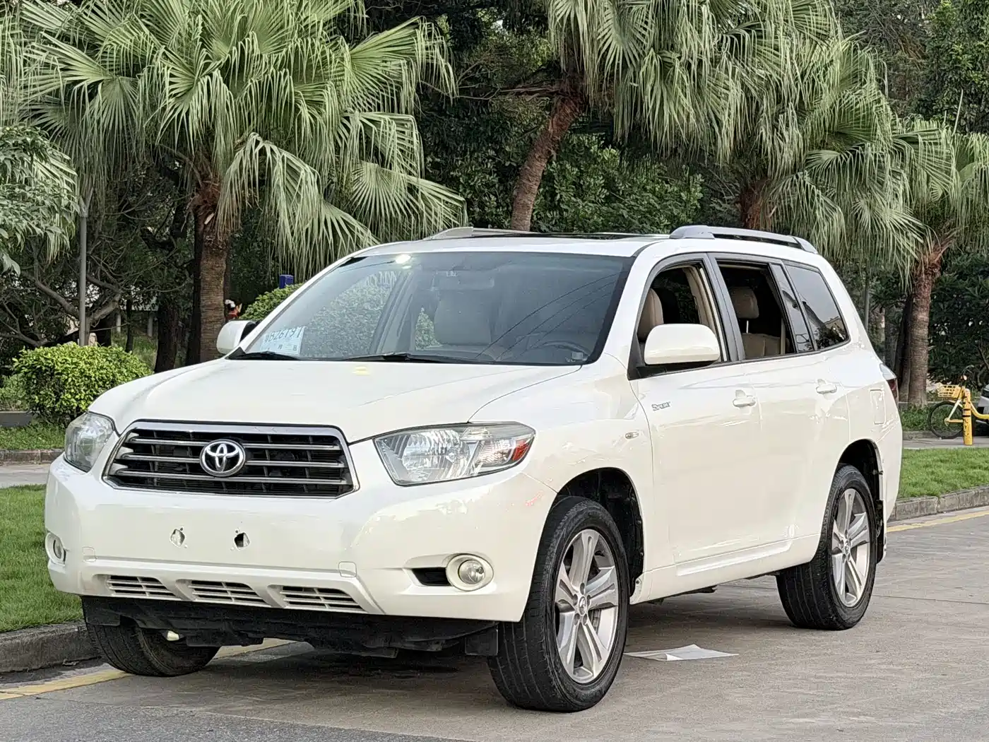 Фото 1 - Toyota Highlander