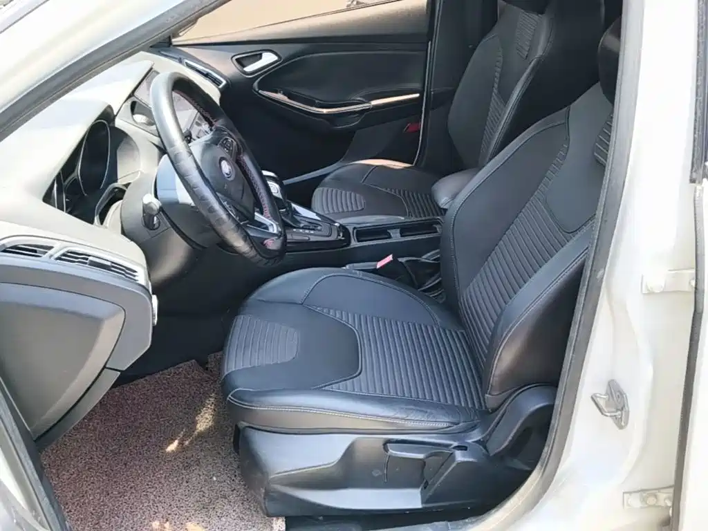 Photo 11 - Ford Focus