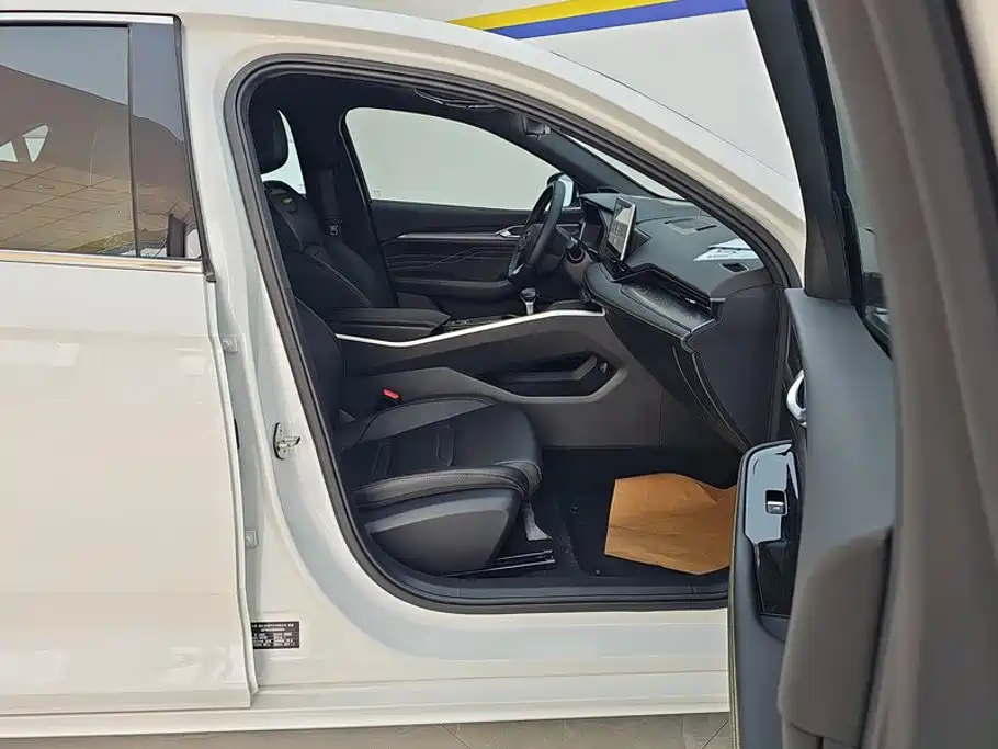 Фото 8 - Geely Preface
