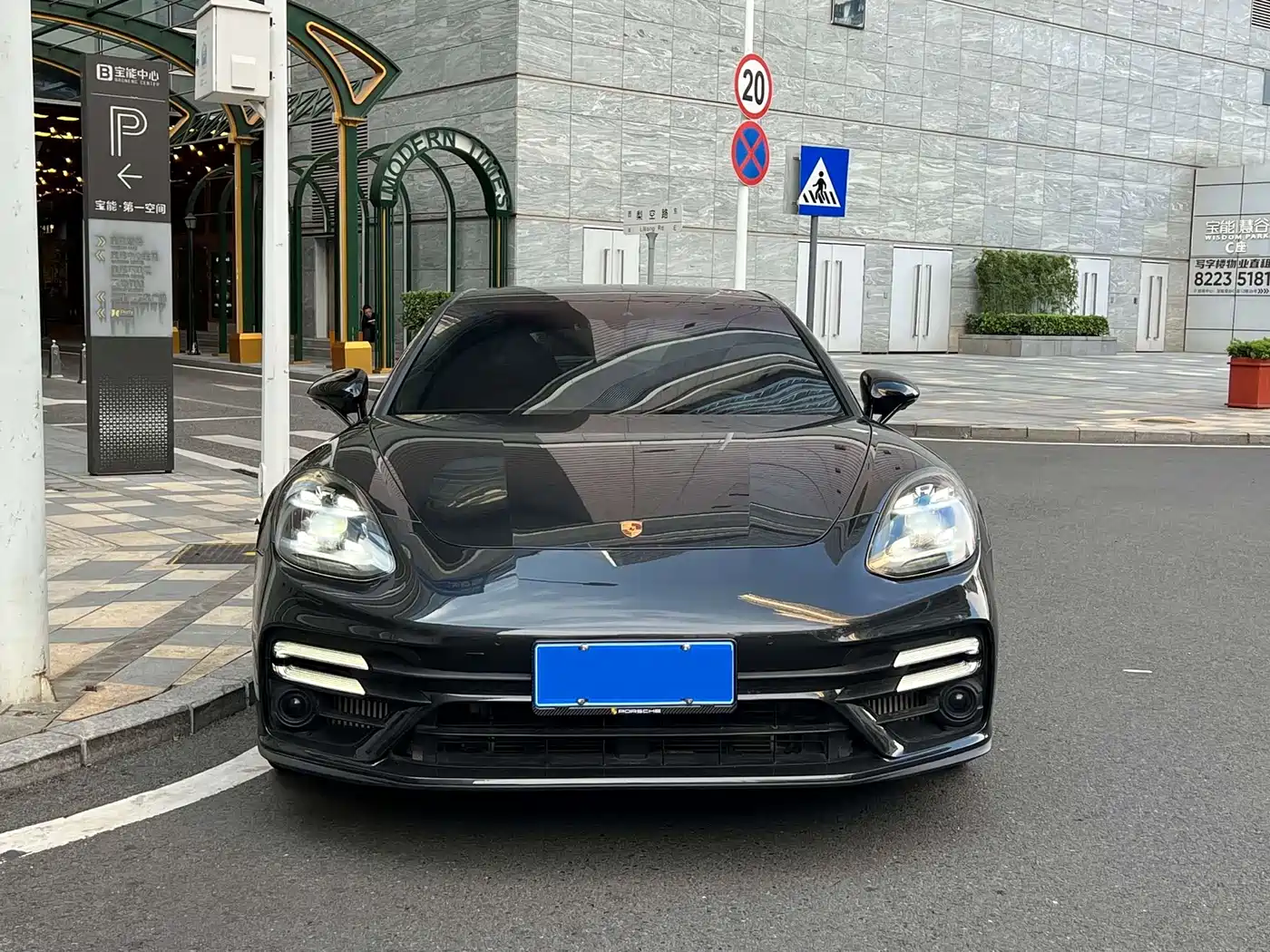 PORSCHE PANAMERA