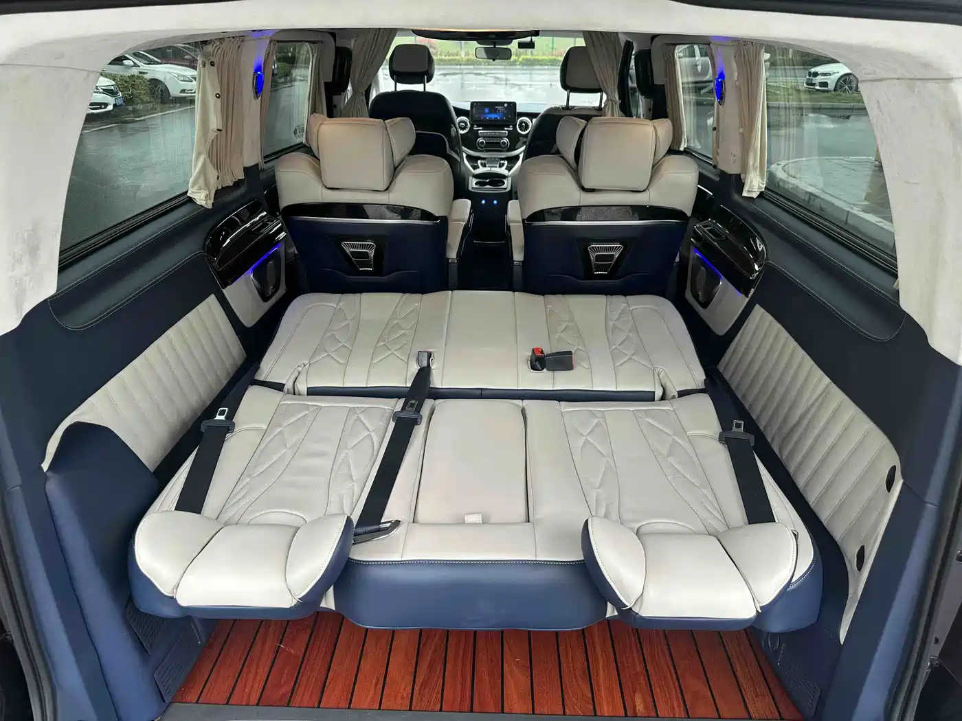 Mercedes-Benz Vito 2023 2.0T Business 7-Seater фото 12