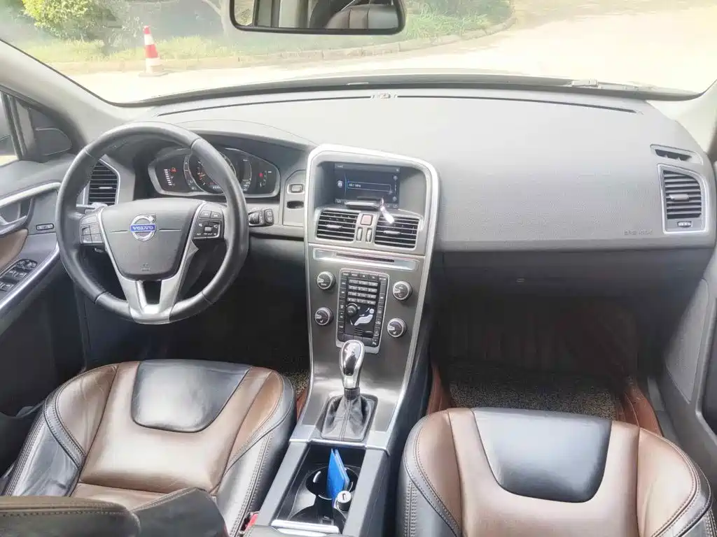Volvo XC60 (Import) 2014 2015 T6 Momentum