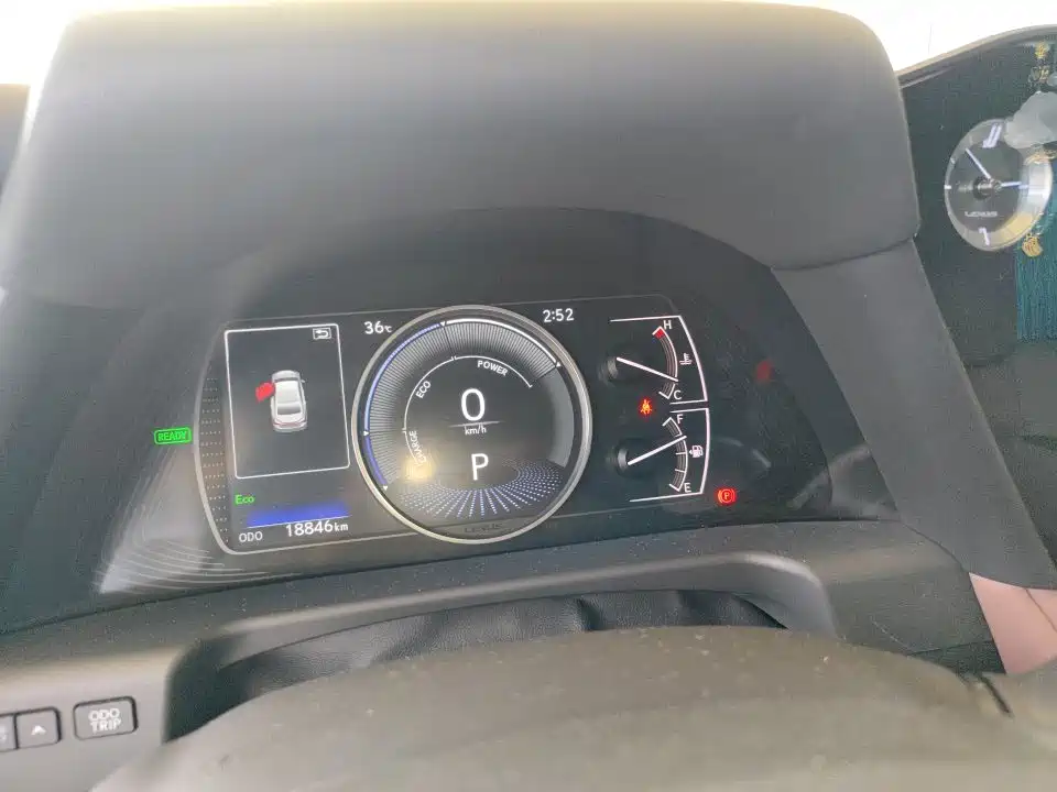 Фото 3 - Lexus ES
