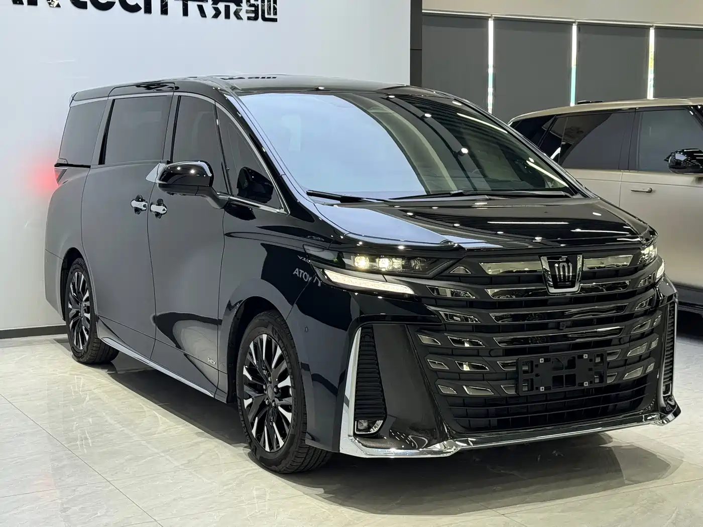 Toyota Vellfire 2026 2024 Crown Hybrid 2.5L Executive Premium Edition