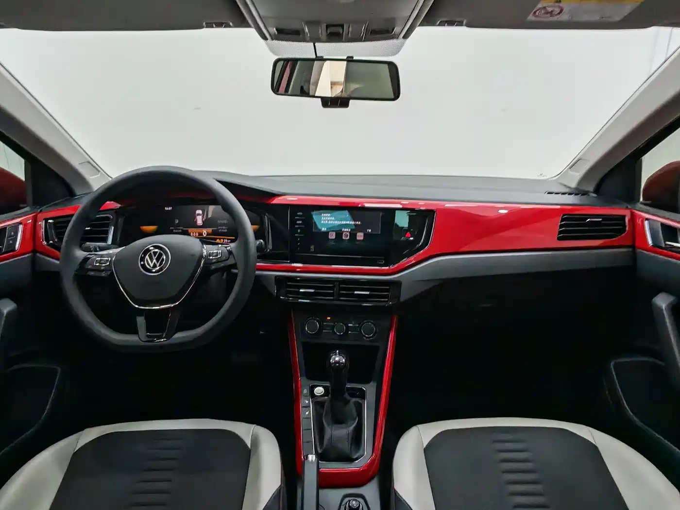 VOLKSWAGEN POLO