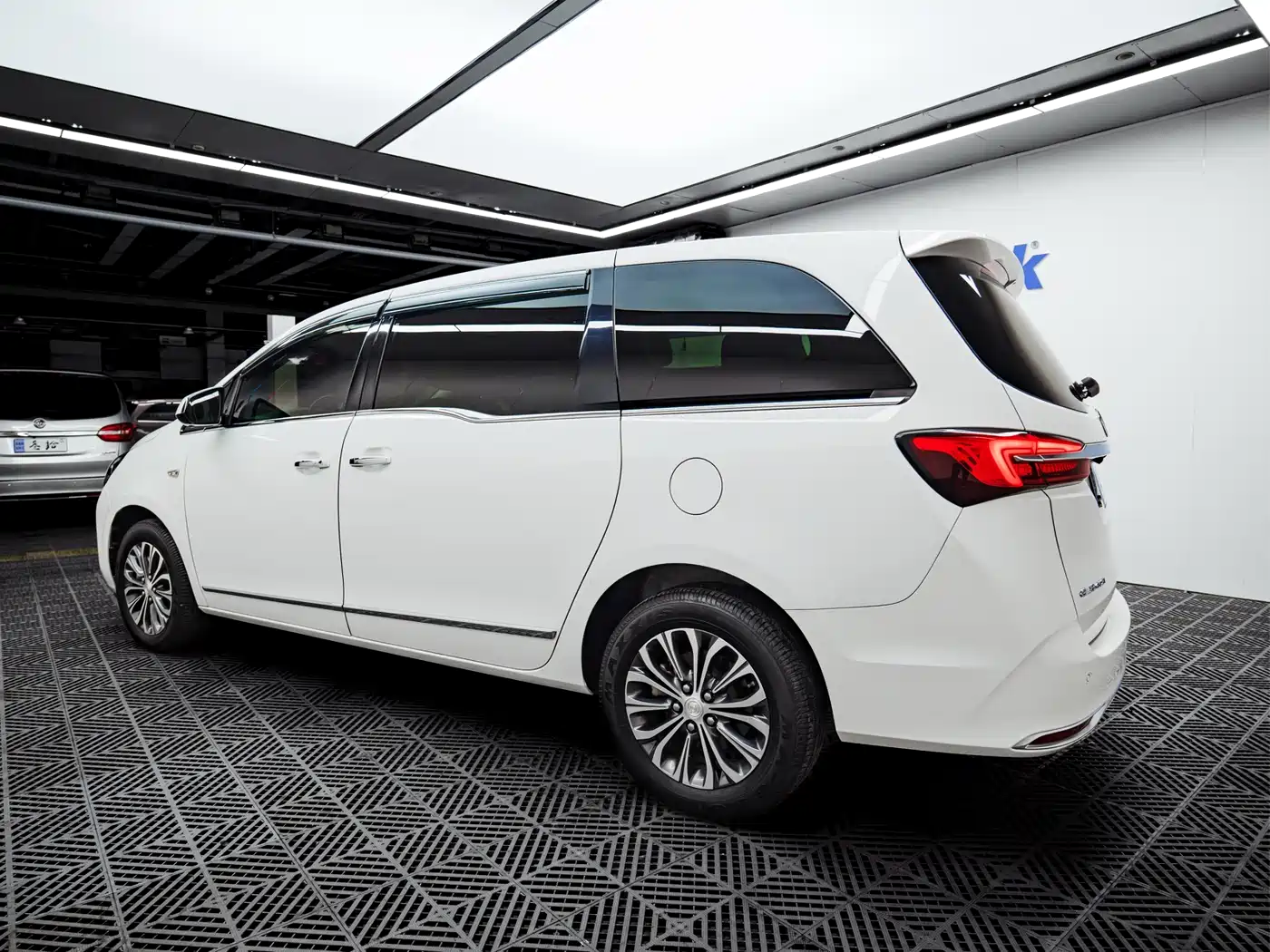 Buick GL8 2022 Land Business Class 652T Luxury фото 8
