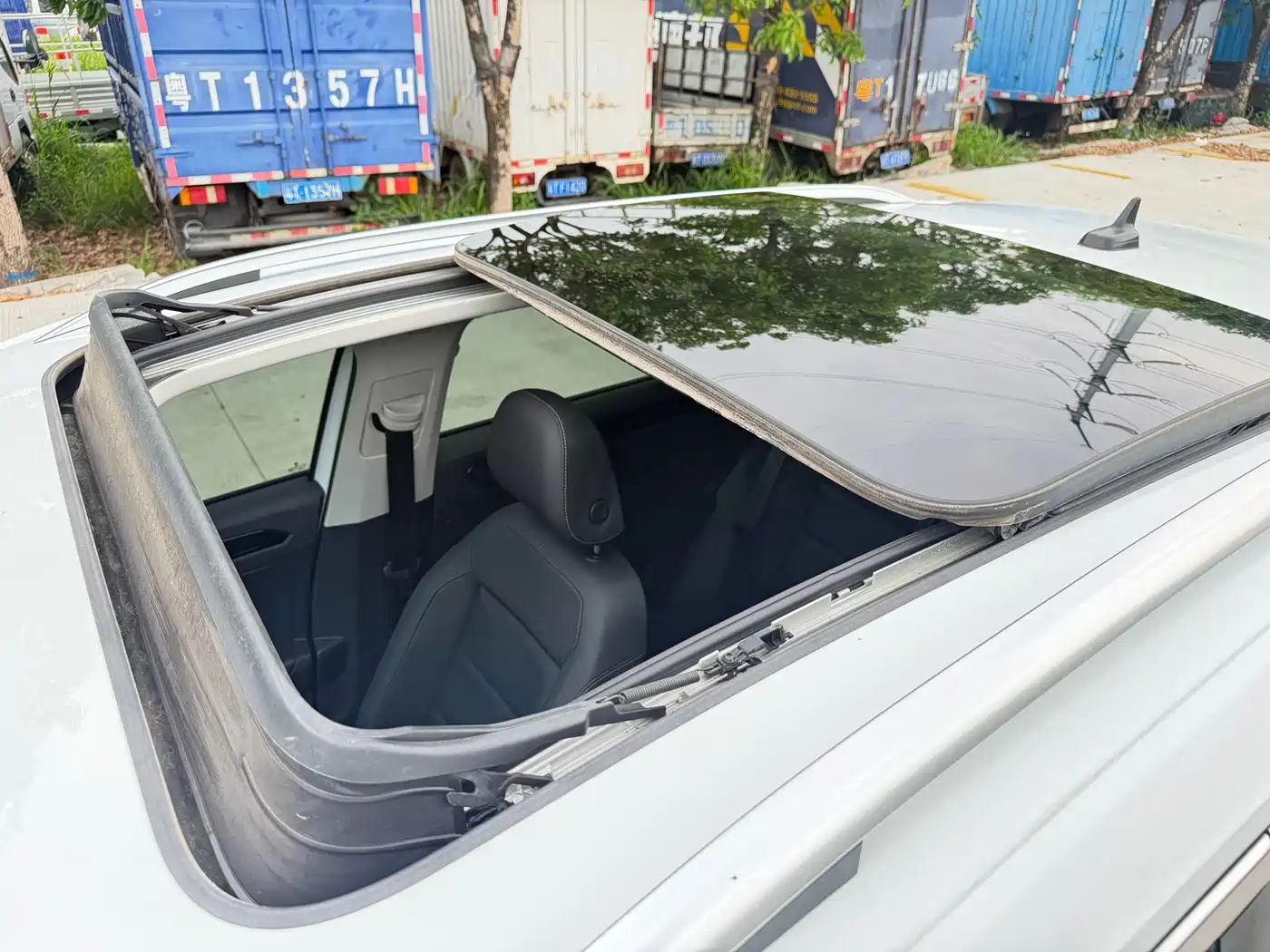 VOLKSWAGEN T ROC EXPLORING SONGS