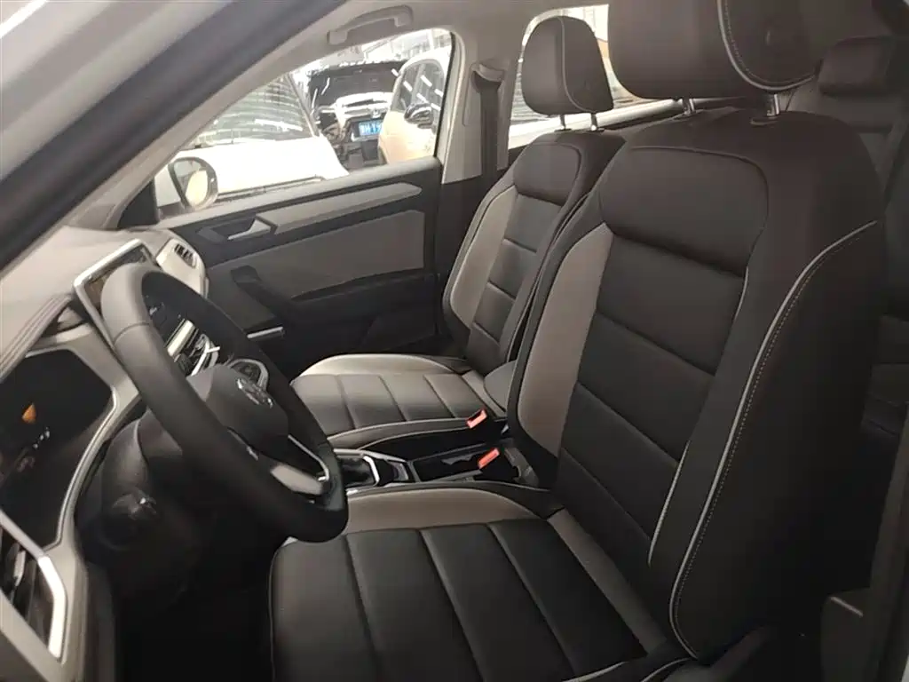 Volkswagen T-ROC 2026 2025 Second Facelift 280TSI DSG 2WD Time Edition
