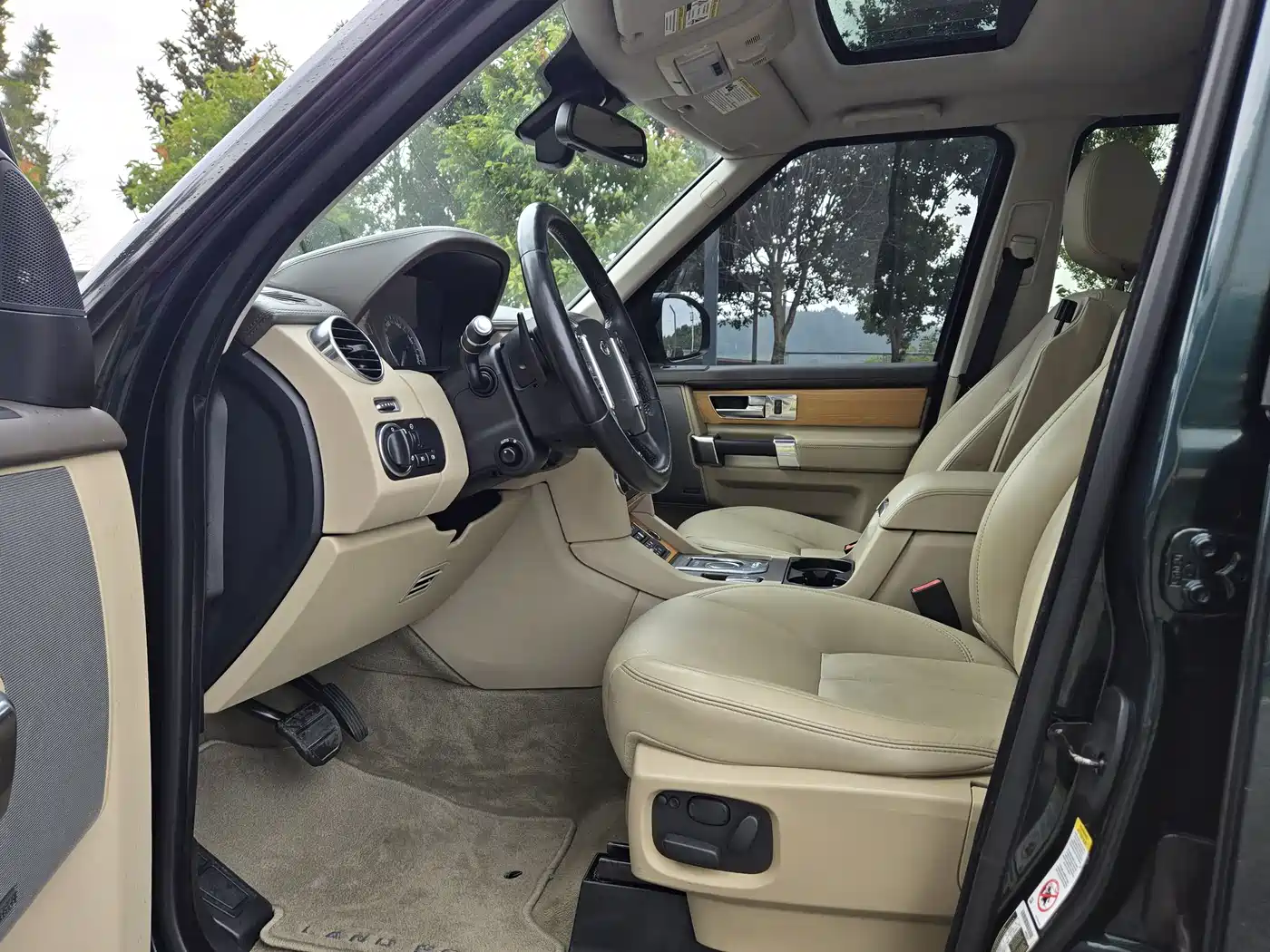 Land Rover Discovery 2015 3.0 SC V6 HSE фото 10