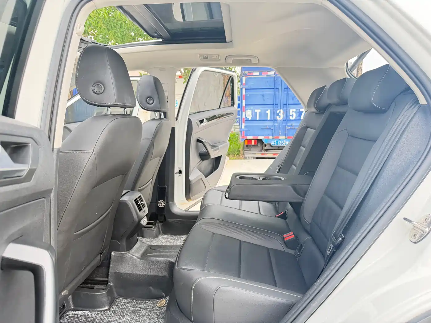 VOLKSWAGEN T ROC EXPLORING SONGS