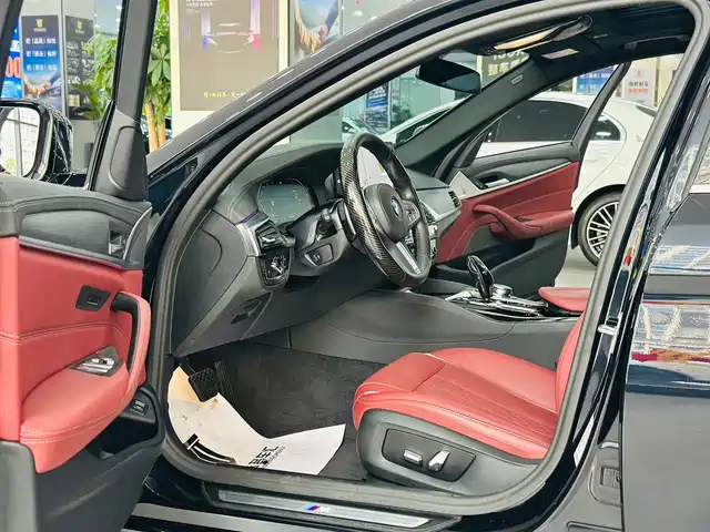 BMW 5 Series 2023 530Li Leading M Sport Package — фото 4