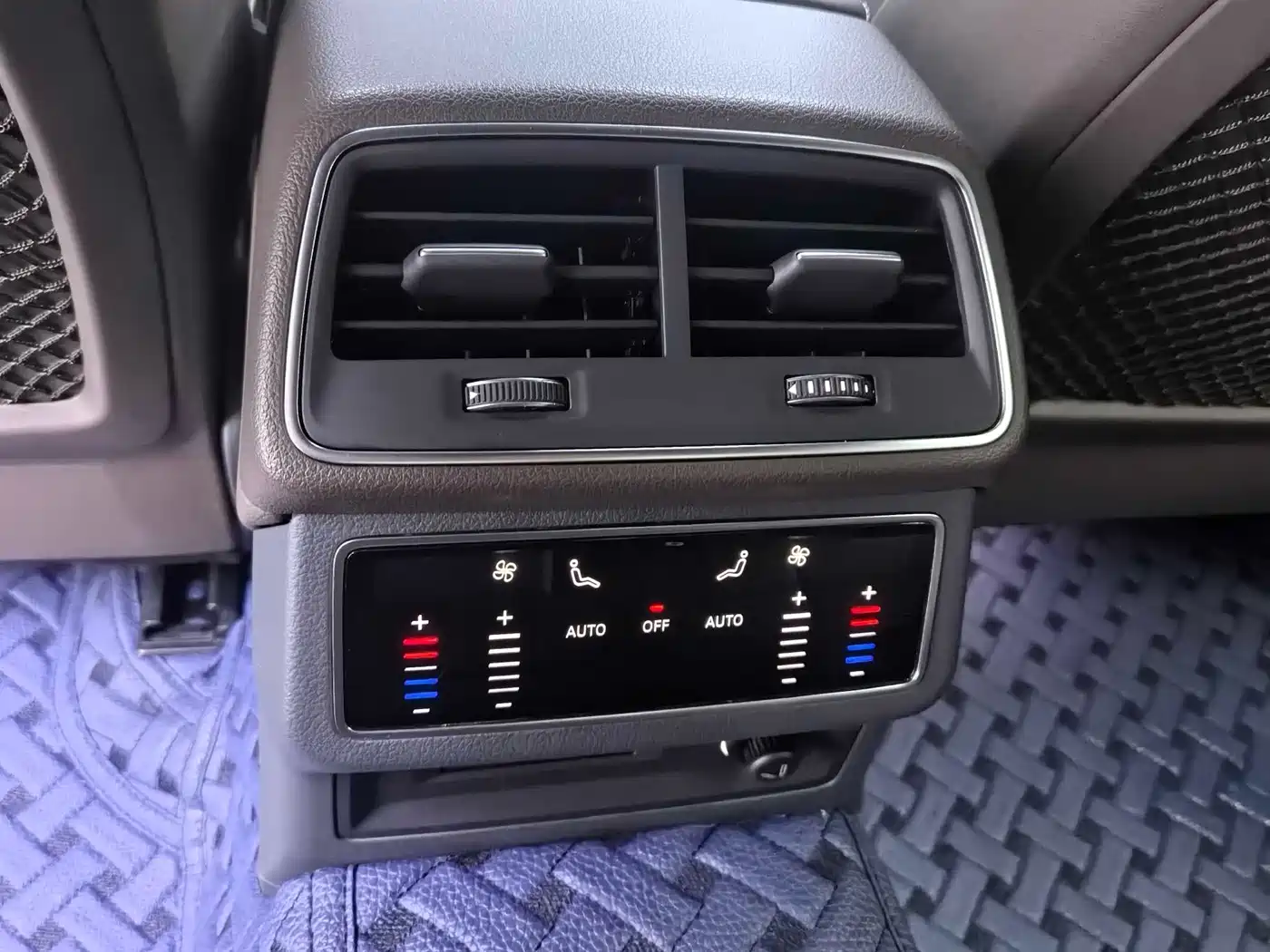 Фото 13 - Audi A7L