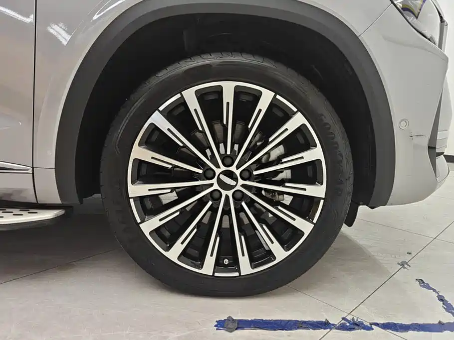 Фото 6 - Geely Monjaro