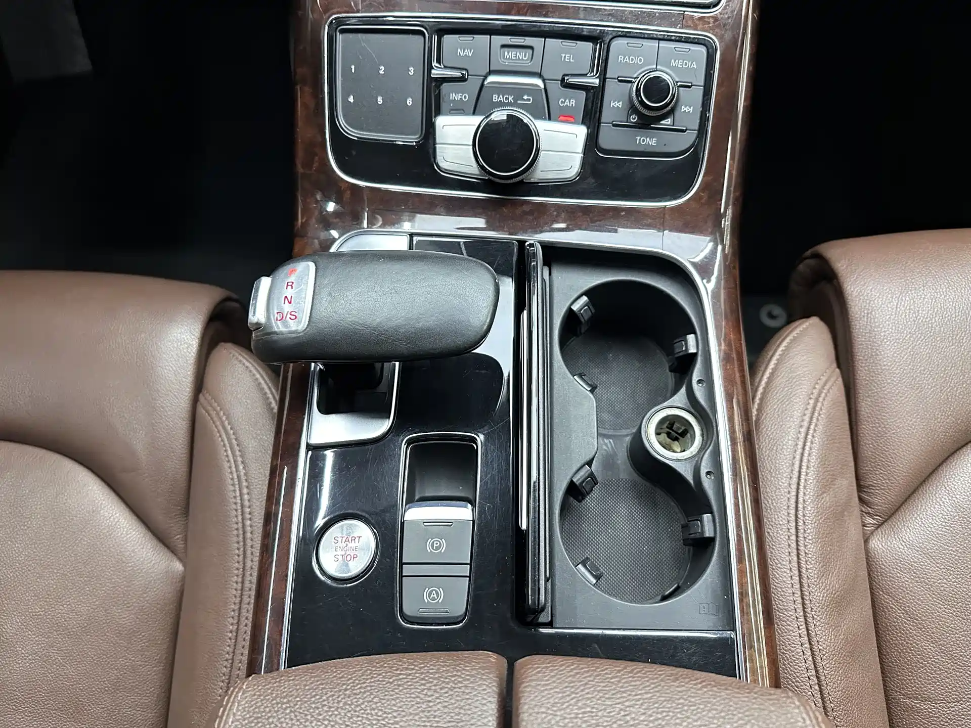 Photo 9 - Audi A8