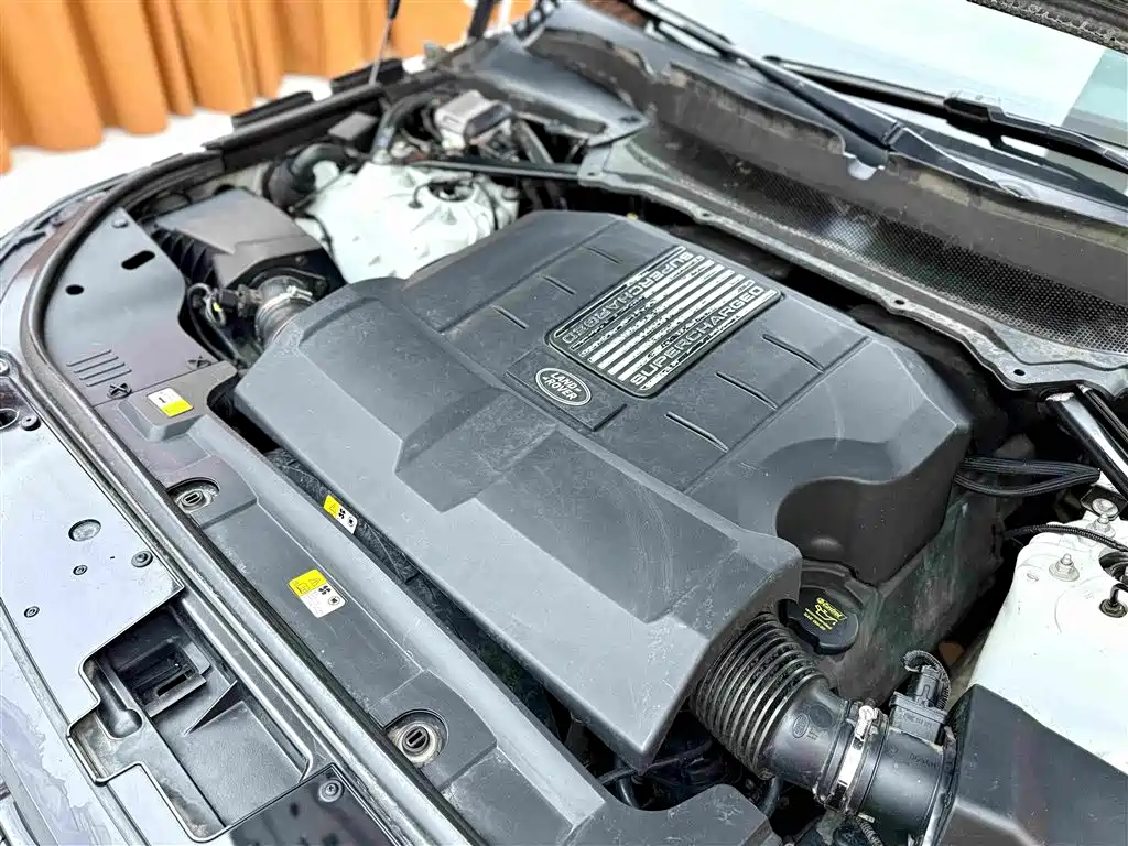 Photo 18 - Land Rover Range Rover