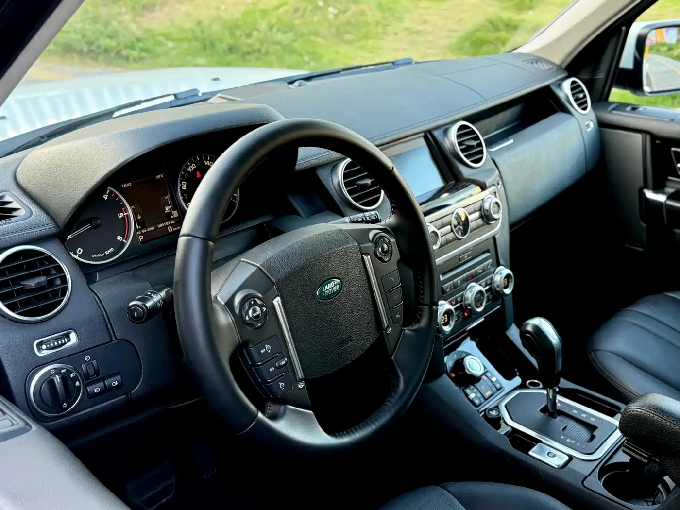 Land Rover Discovery 2011 3.0 SDV6 HSE Diesel фото 16