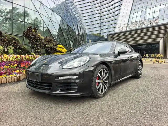 PORSCHE PANAMERA