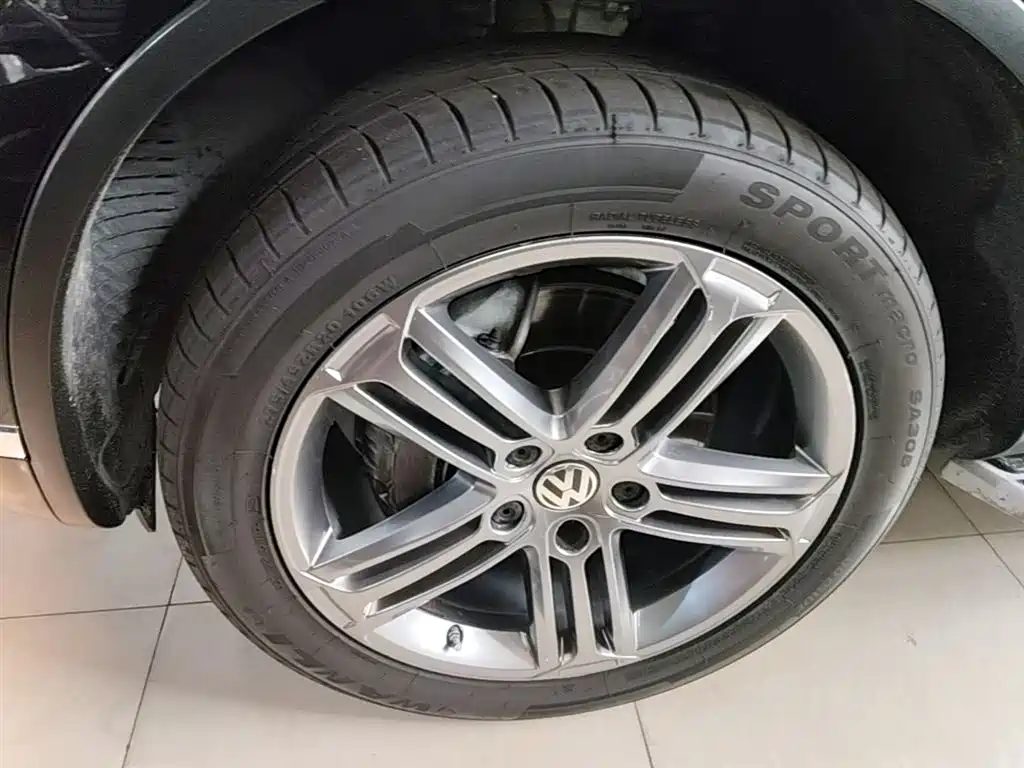 Фото 23 - Volkswagen Touareg