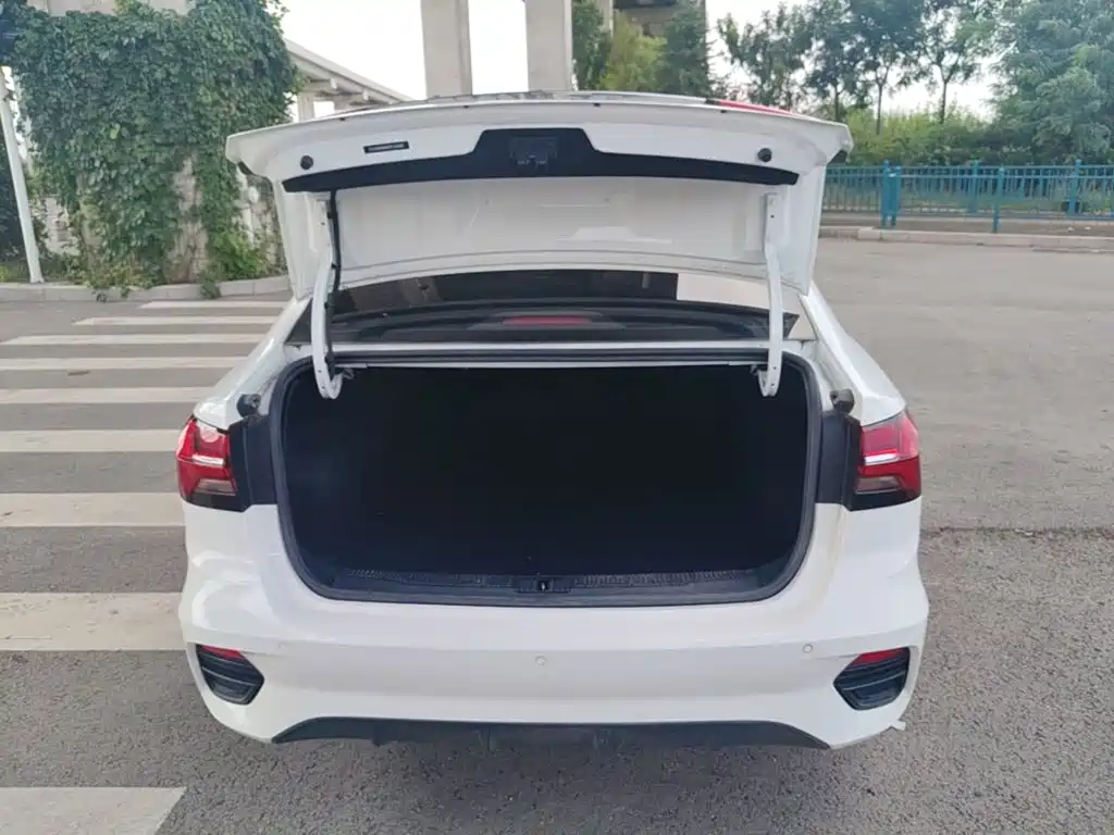 Photo 19 - Roewe i5
