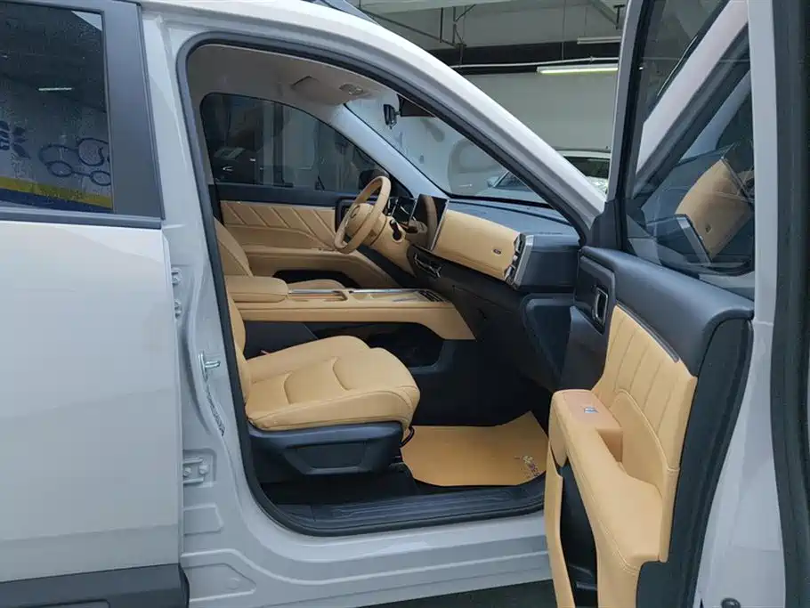 Wuling Motors Starlight 560 NEV 2026 2025 Model Plug-in Hybrid Version 5-seater