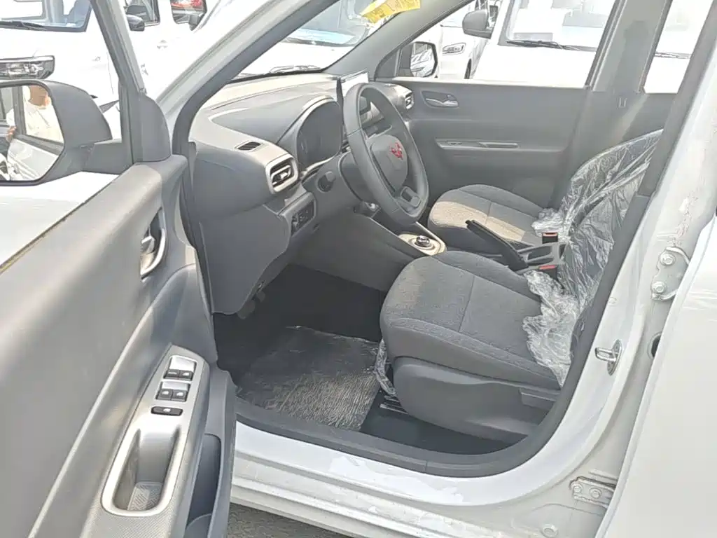 Wuling Motors Wuling Hongguang New Energy 2026 2025 Extended-Range Hybrid 50KM Comfort Version
