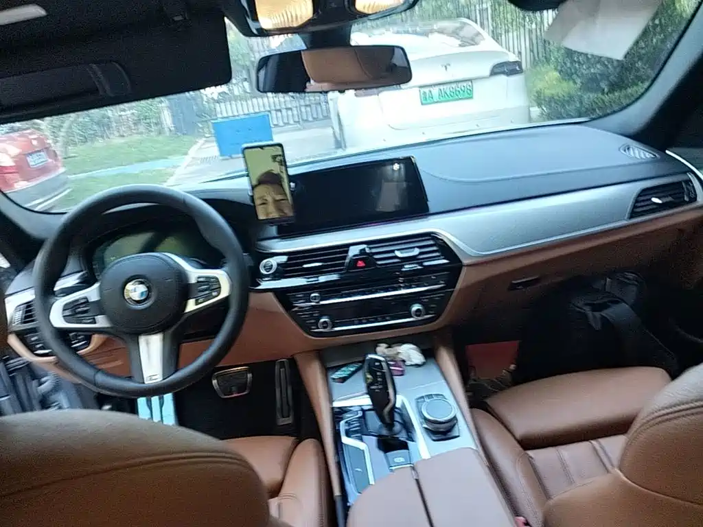 Photo 10 - BMW 5 Series (Import)