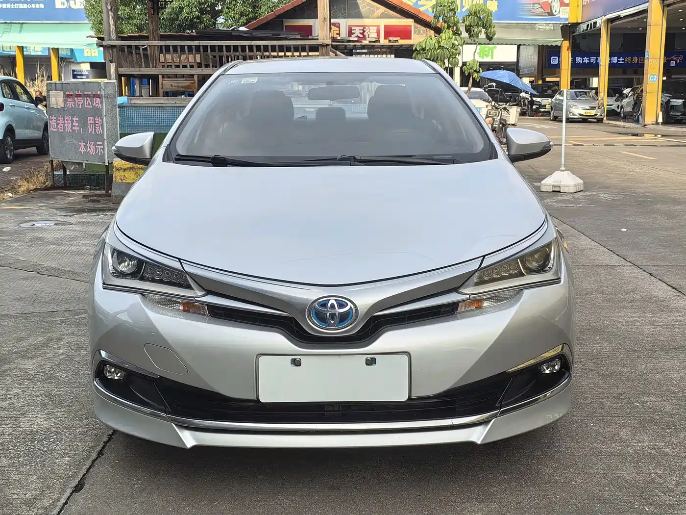 Фото 2 - Toyota Corolla