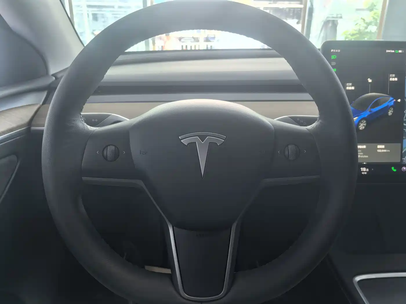 Фото 14 - Tesla Model Y
