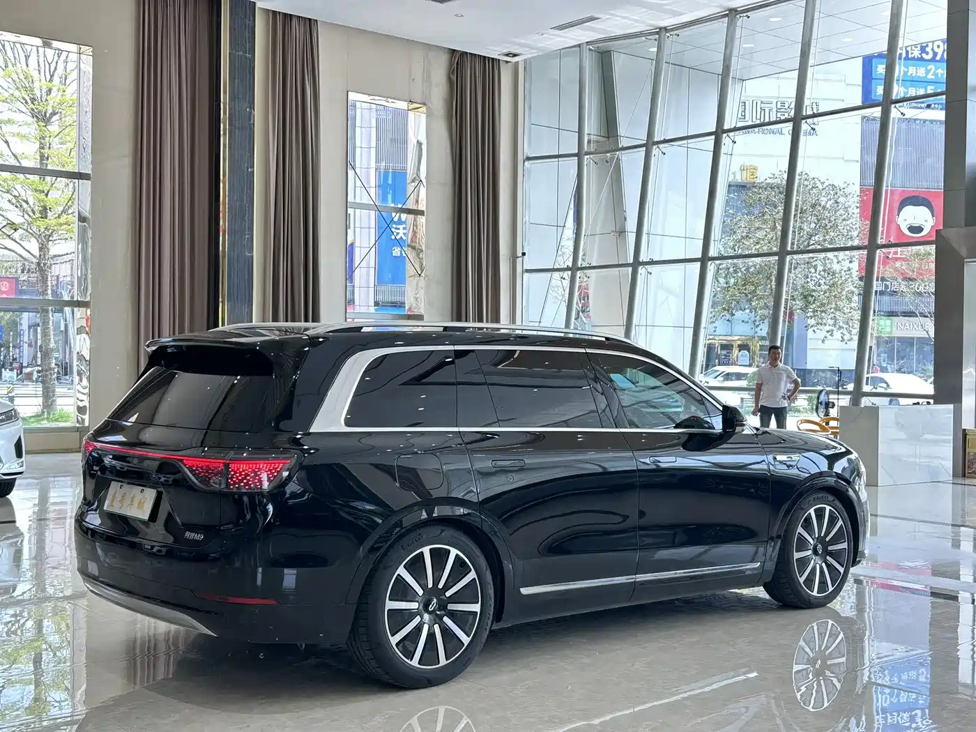 AITO Wenjie AITO M9 2024 Extended Range Ultra 42kWh 6-Seater фото 5