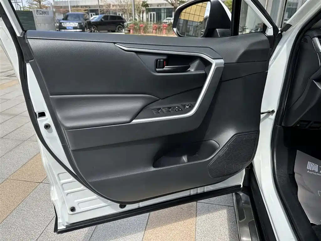 Toyota RAV4 Rongfang 2021 2.0L CVT 2WD Urban фото 23