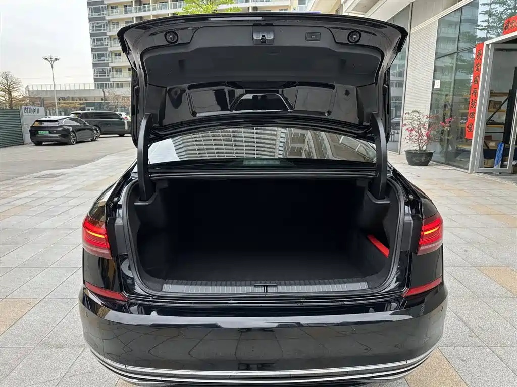 Volkswagen Passat 2023 Facelift 330TSI Starlight Luxury Edition фото 24