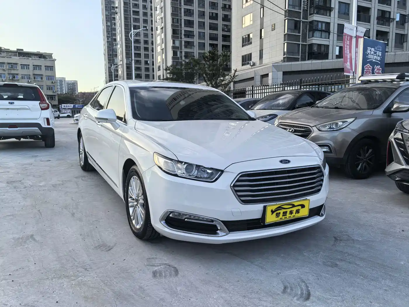 Фото 2 - Ford Taurus